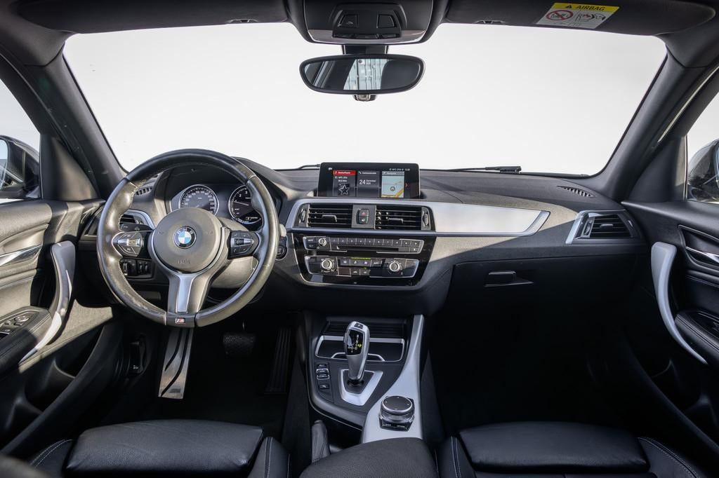 BMW 1-serie 118i M Sport High Executive Carplay | Camera | C, Gebruikt, Bedrijf, 650 kg, 3 cilinders