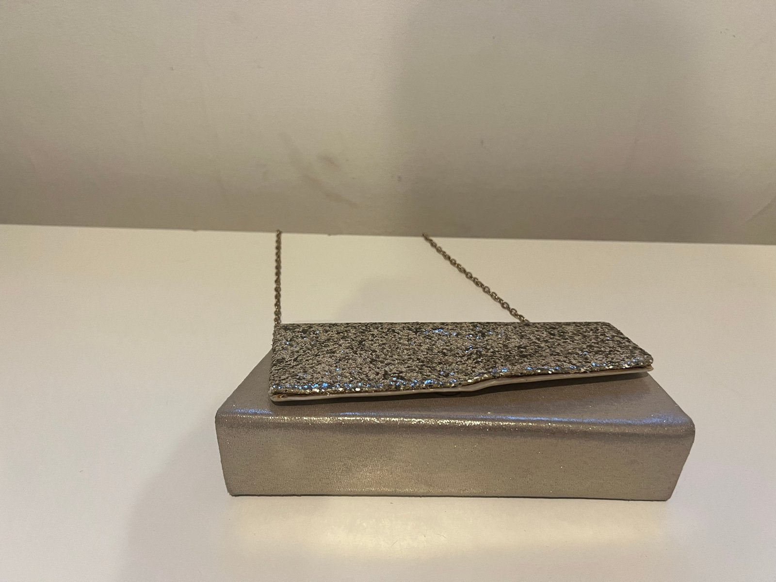 Goudkleurig tasje, Ophalen of Verzenden, Zo goed als nieuw, Overige kleuren, Avondtasje