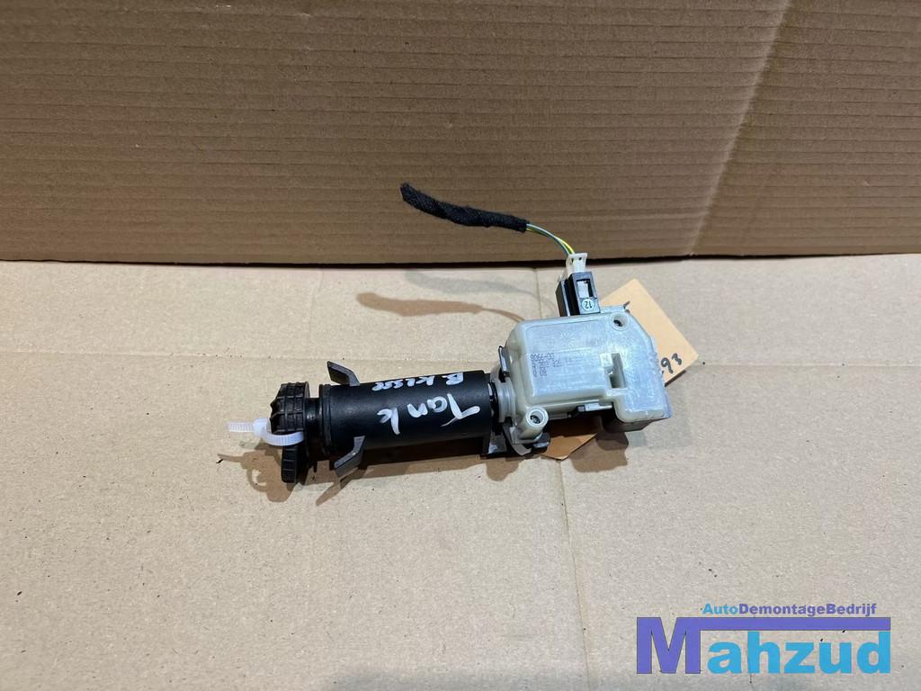 MERCEDES B-KLASSE W245 Tankklep vergrendelingsmotor A2038201, Auto-onderdelen, Elektronica en Kabels, Gebruikt, Mercedes-Benz AG