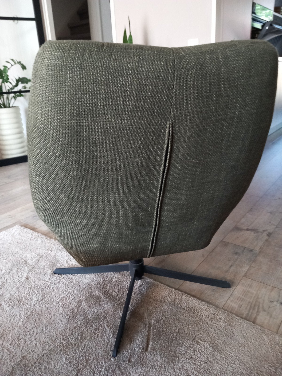 Mooie draaifauteuil met stalen poot. Groen, Ophalen, 75 tot 100 cm, Zo goed als nieuw, Stof