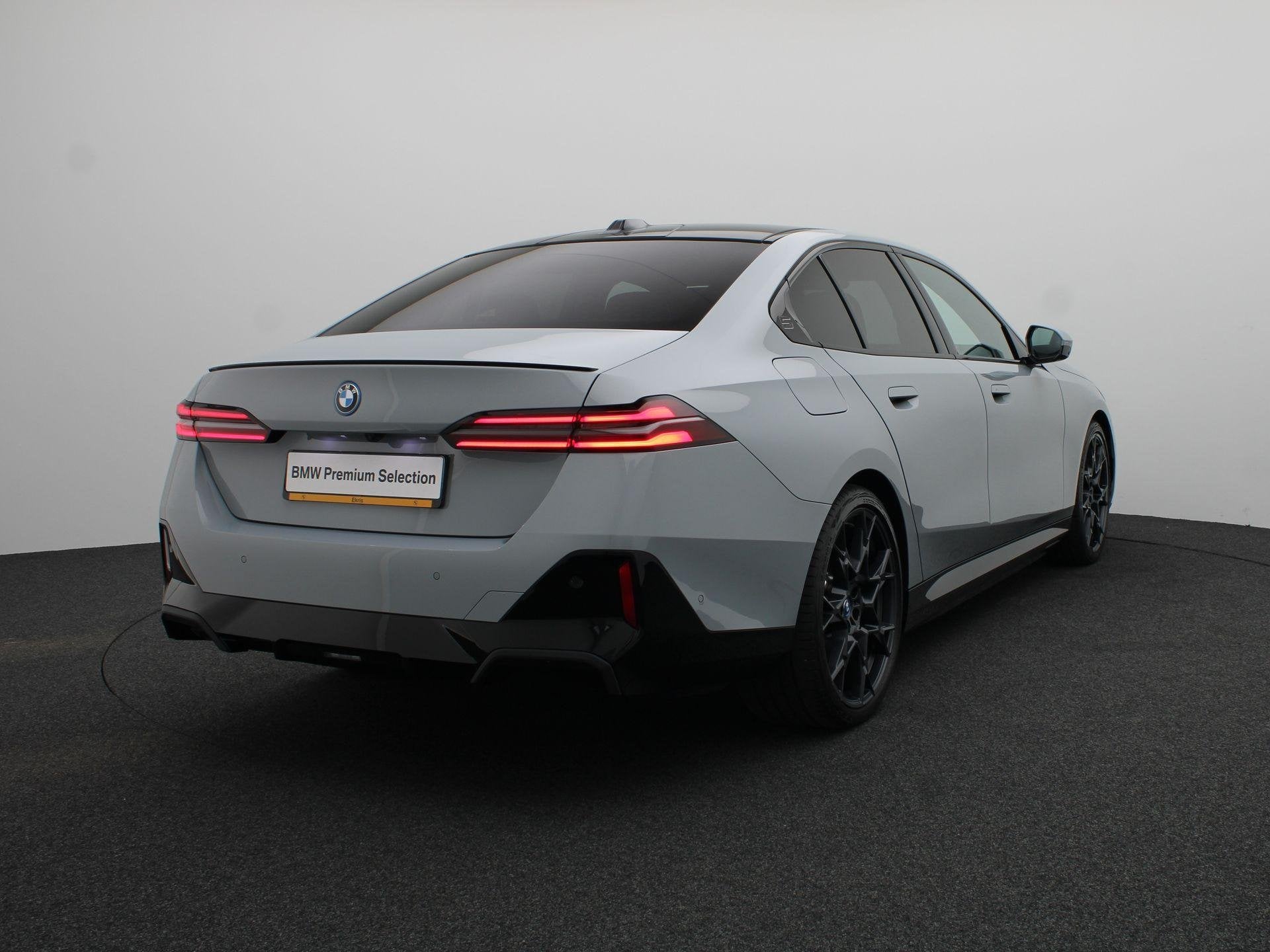 BMW i5 eDrive40 M Sport Edition | Innovation Pack | Travel P, Automaat, 2095 kg, Gebruikt, Zwart