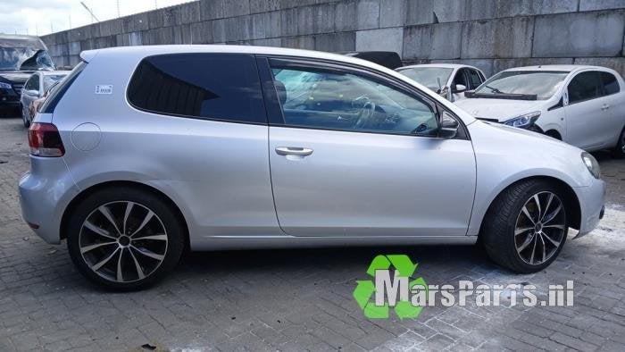Fusee rechts-voor van een Volkswagen Golf, Auto-onderdelen, Gebruikt, -, Volkswagen, -