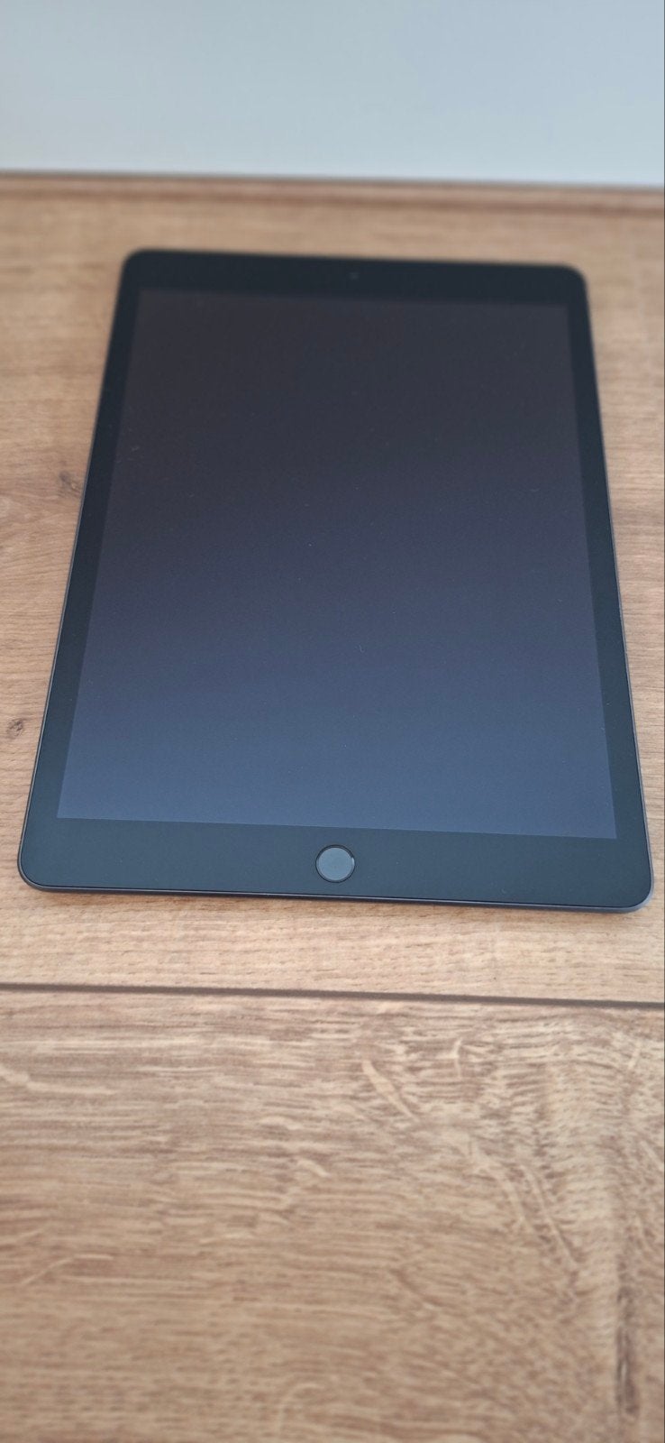 Apple iPad (9e generatie) 64GB Wi-Fi Spacegrijs + EarPods, Computers en Software, Apple iPads, 10 inch, Apple iPad, Ophalen of Verzenden