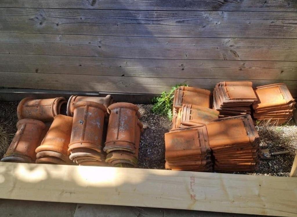 Partij dakpannen en 1 nokvorst, Ophalen, Gebruikt, Steen of Klei, 15 m² of meer