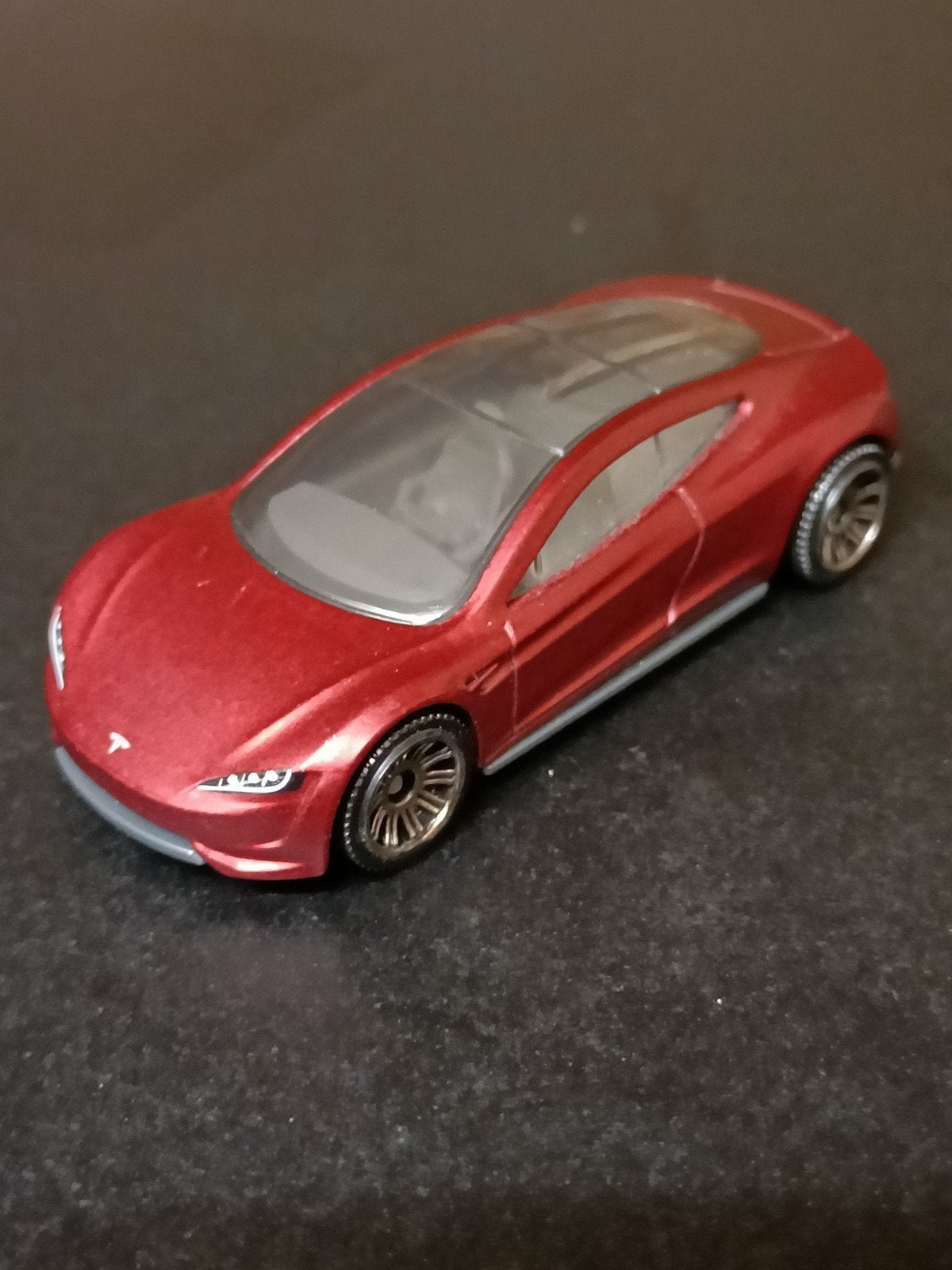 matchbox Tesla Roadster - Rood, Hobby en Vrije tijd, Ophalen of Verzenden, Zo goed als nieuw