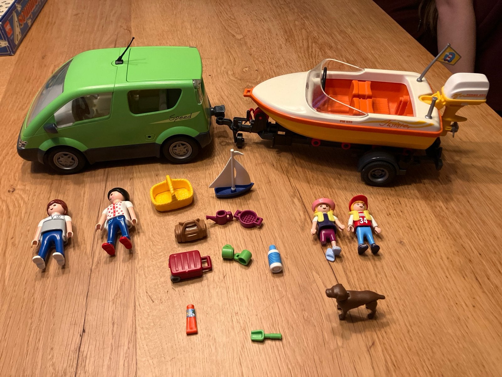 Playmobil 4144 Camper met boot en figuren, Kinderen en Baby's, Ophalen of Verzenden, Gebruikt, Family fun, Voertuig