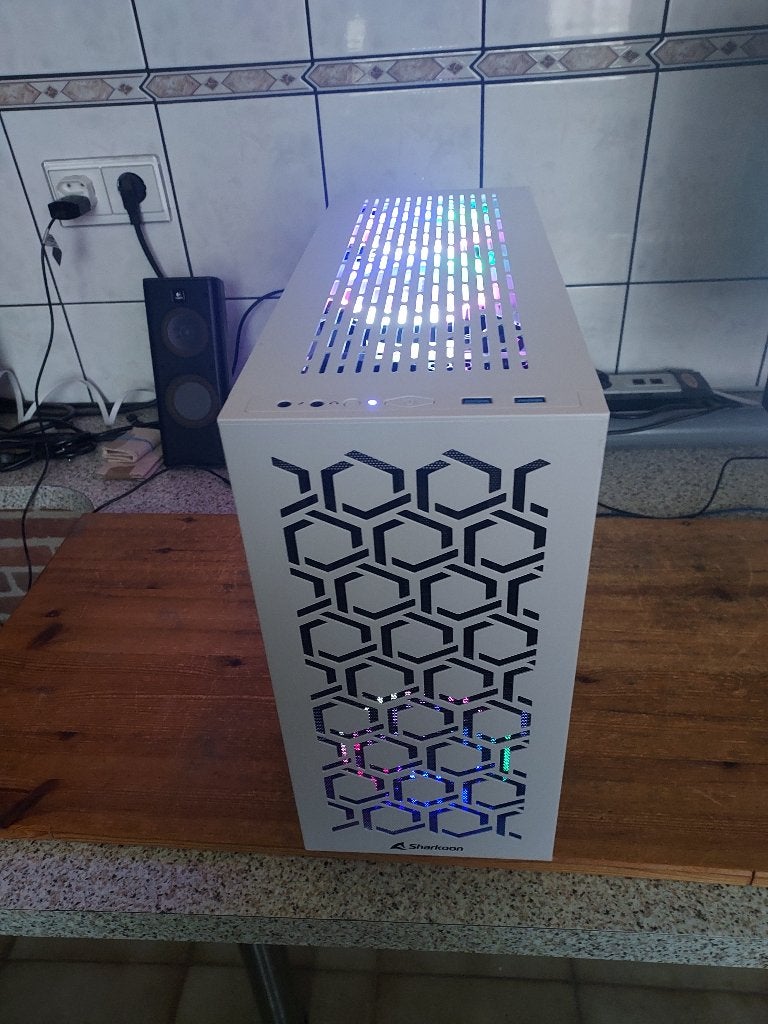 Te Koop Desktop Computer-Met Intel-i3-10100-3.60 GHZ, Ophalen, Zelf gebouwde pc, 1,300 TB, Zo goed als nieuw
