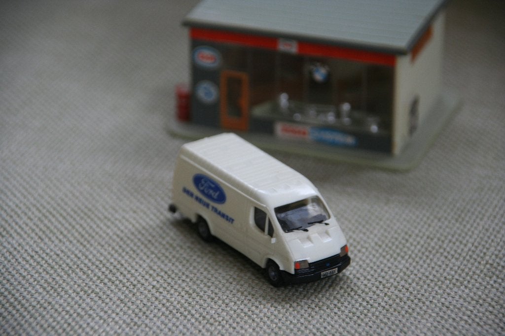 PRALINE 1:87, Ford Transit 2e generatie Der Neue Transit (11, Hobby en Vrije tijd, Modelauto's | 1:87, Ophalen of Verzenden, Zo goed als nieuw