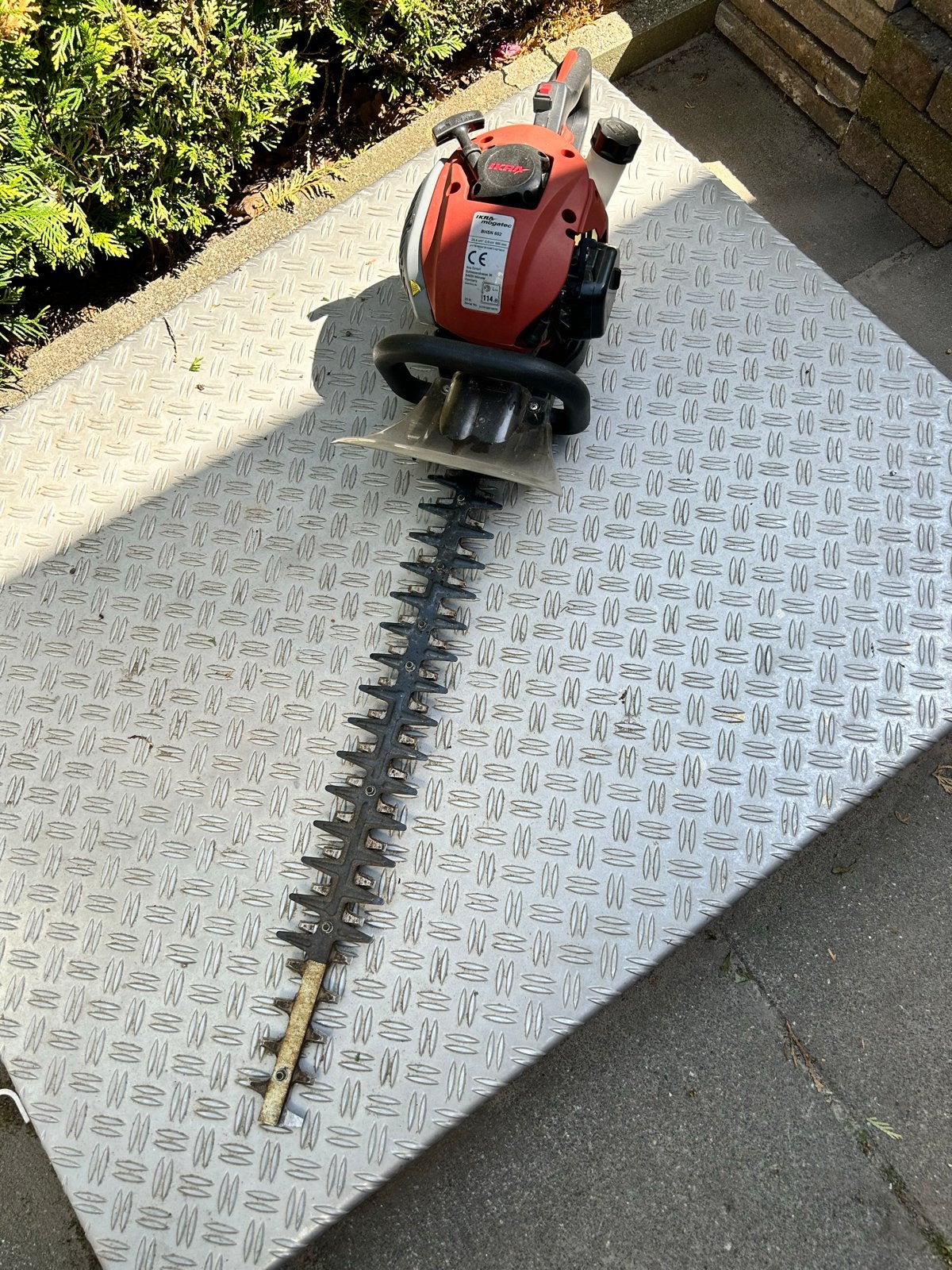 IKRA Mogatec BHSN 602 Heggenschaar - Benzine, Tuin en Terras, Ophalen, Gebruikt, Benzine