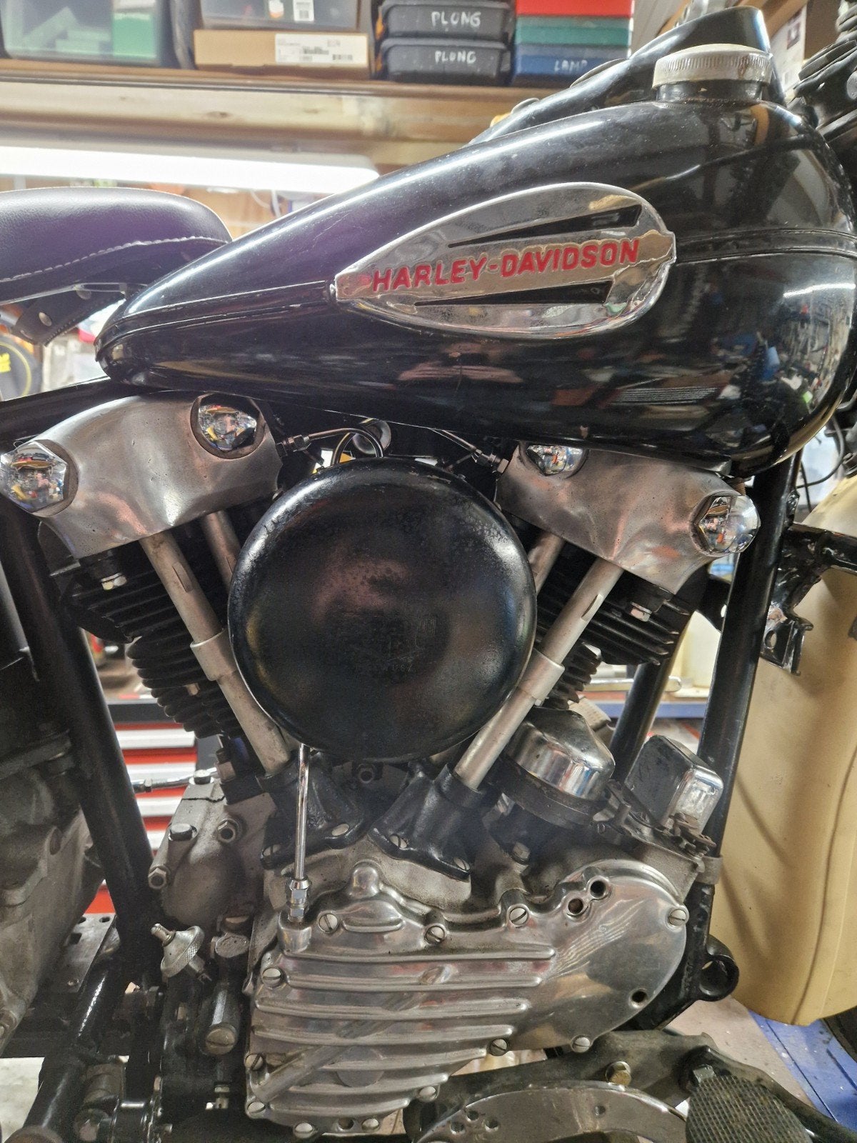 Gezocht! Knucklehead moterblok., Ophalen