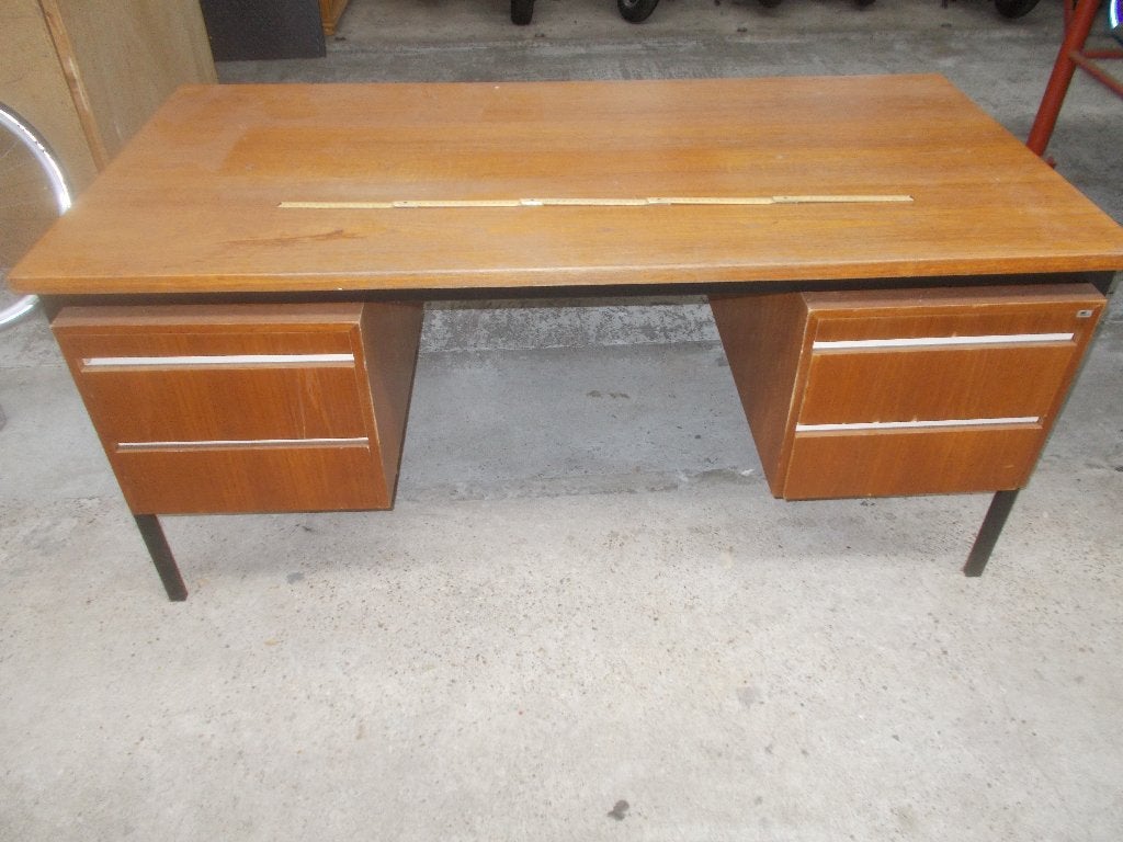 Gratis bureau, Ophalen, Met lades, 160 cm, Gebruikt