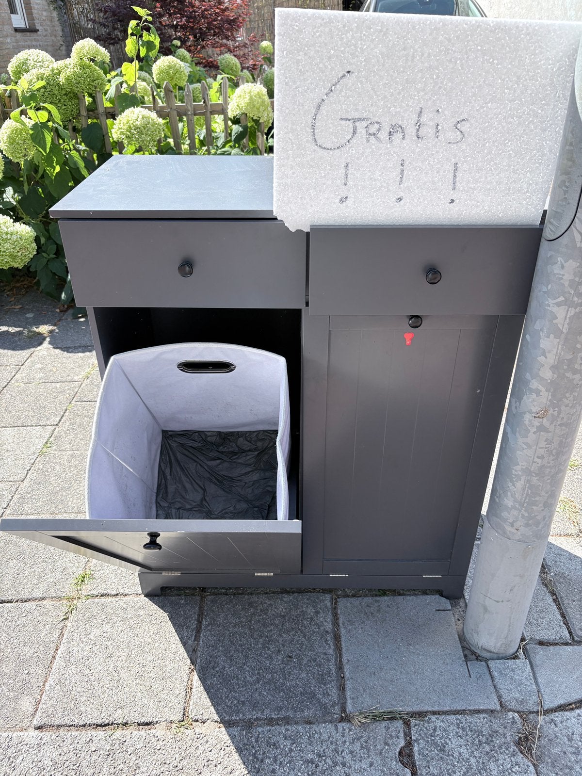 Gratis wasmand kastje grijs, Huis en Inrichting, Badkamer | Badkamermeubels, Ophalen, Gebruikt, Overige typen, 50 tot 100 cm