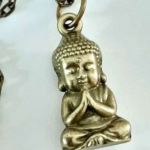 Massief Messing miniatuur Boeddha incl. ketting, Ophalen of Verzenden, Nieuw, Overige kleuren, Overige materialen