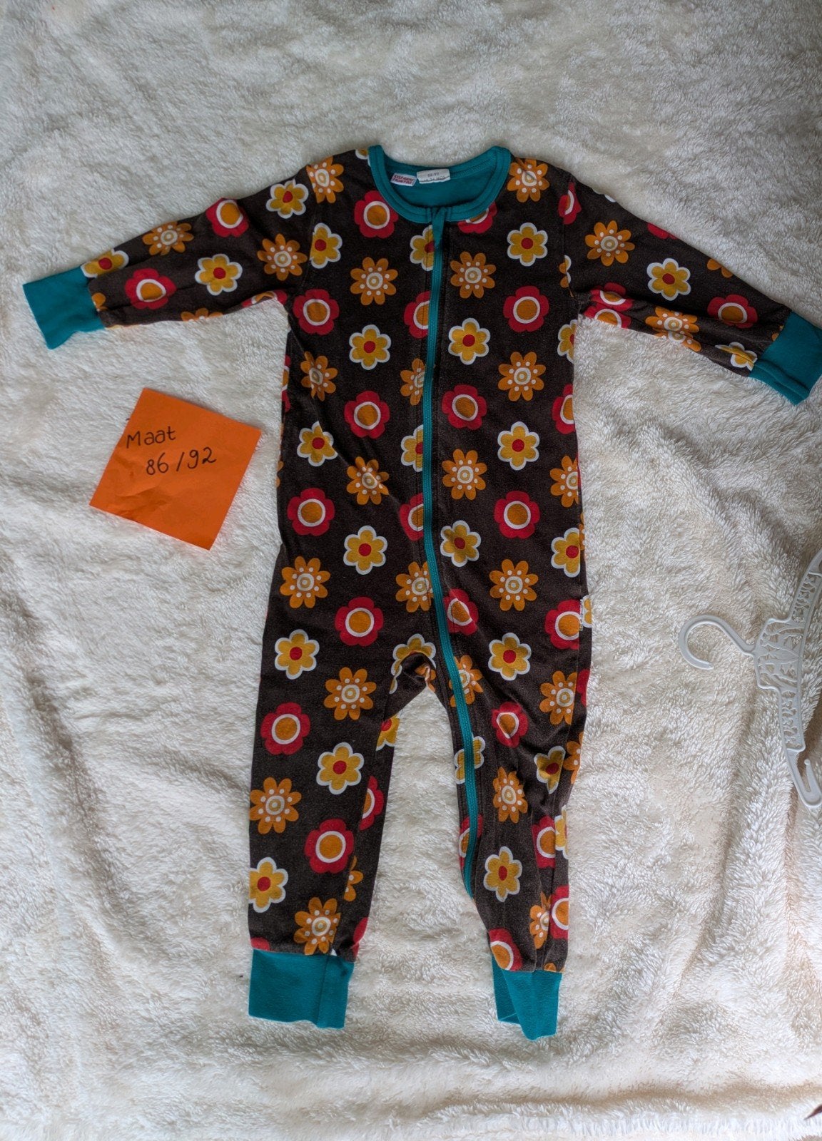 Leuke bloemenprint pyjama/onesie maat 86/92, Kinderen en Baby's, Babykleding | Overige, Ophalen, Gebruikt, Onbekend, Jongetje of Meisje