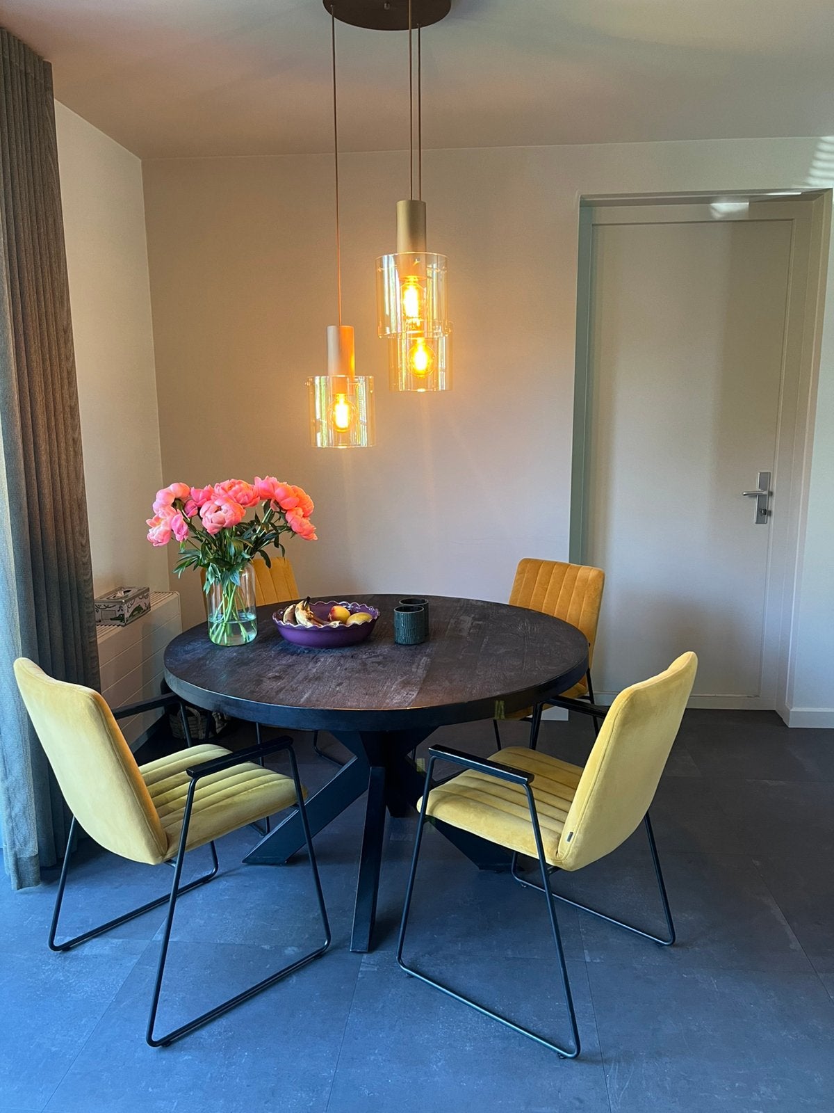 Zwarte ronde eetkamer tafel 130 cm, Ophalen, Gebruikt, Rond, 100 tot 150 cm
