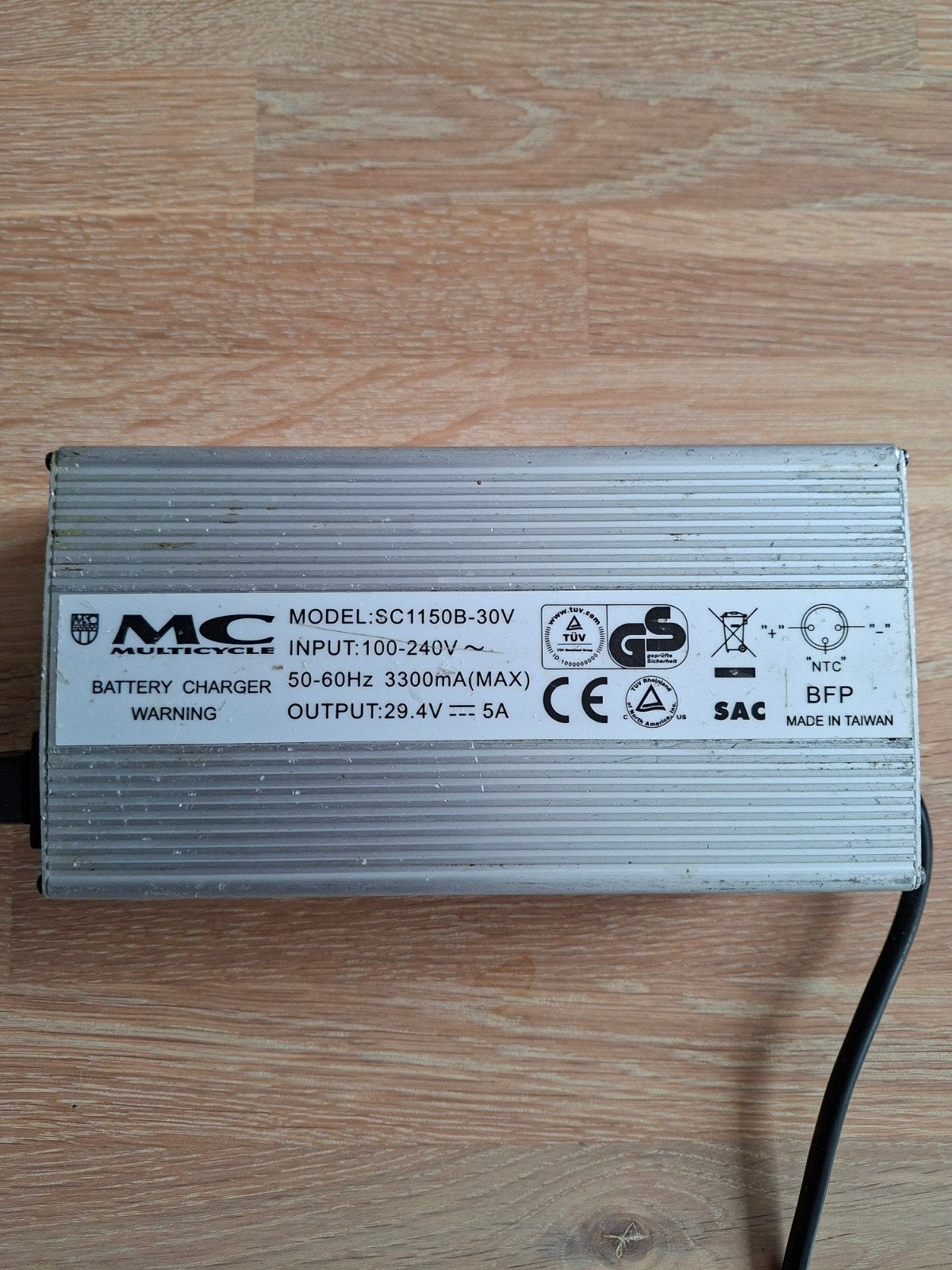 Multicycle oplader 24 volt 2 stuks, Ophalen of Verzenden, Gebruikt