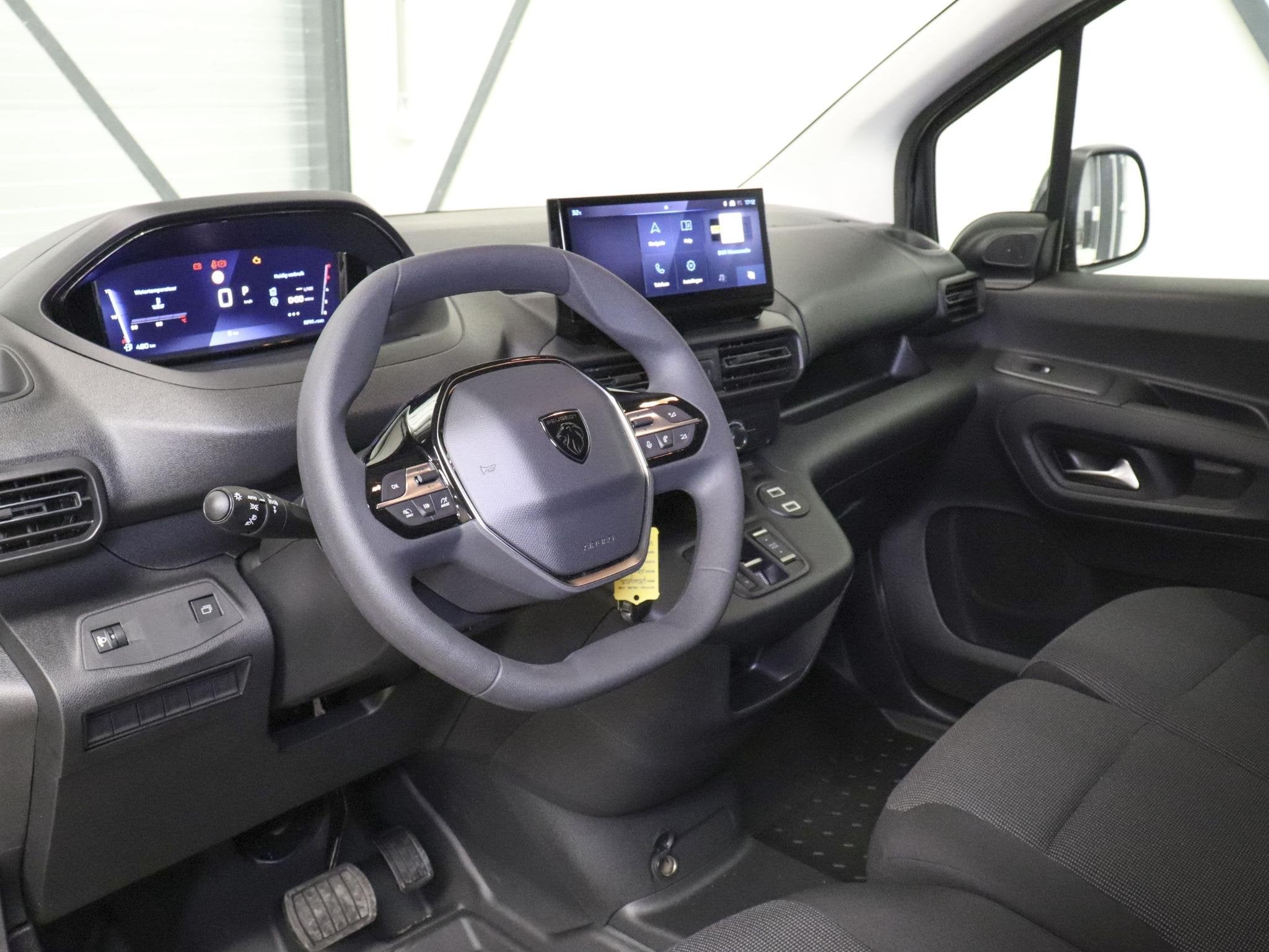 Peugeot Partner 1.5 BlueHDi 130PK L2 Automaat Airco Navi Cru, Auto's, Stof, Gebruikt, 4 cilinders, Lichtsensor