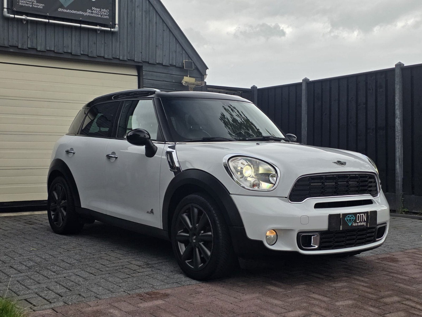 Mini Countryman 1.6 Cooper S All4 AUT 2011 Wit, Auto's, 1380 kg, 4 stoelen, Wit, 75 €/maand