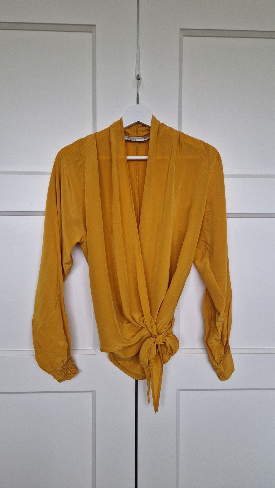 Wikkelblouse met knoopdetail Okergeel Summum woman maat 36, Kleding | Dames, Summum Woman, Geel, Ophalen of Verzenden, Zo goed als nieuw