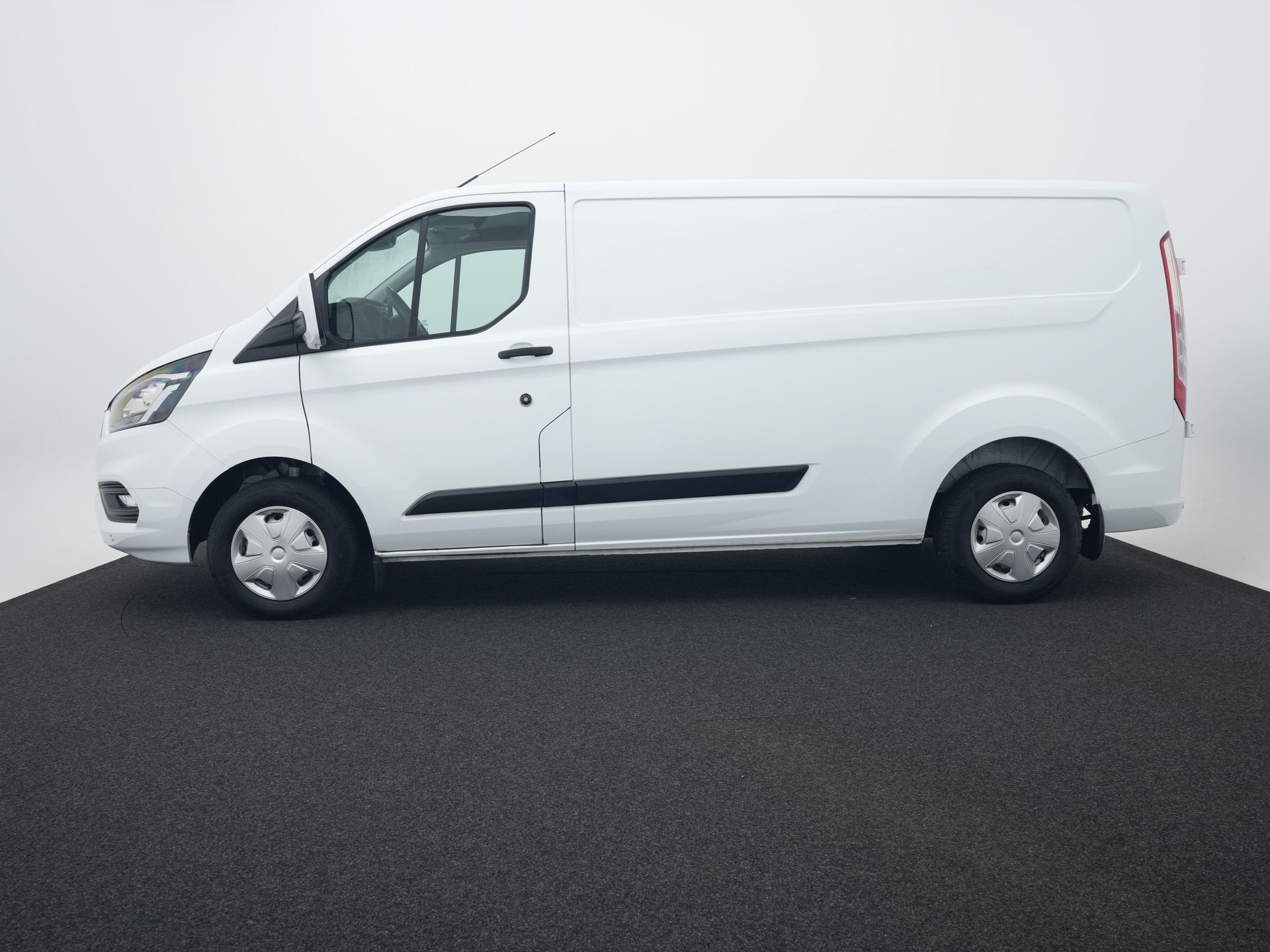 Ford Transit Custom 300 2.0 TDCI L2H1 Trend | Stoelverwarmin, Voorwielaandrijving, 4 cilinders, 1991 kg, Wit