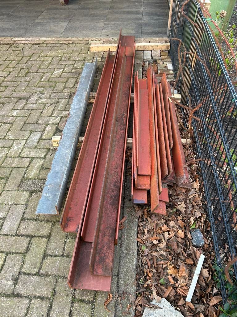 Stalen hoeklijn, unp latei menie, Doe-het-zelf en Verbouw, Metalen, Ophalen, Zo goed als nieuw, IJzer