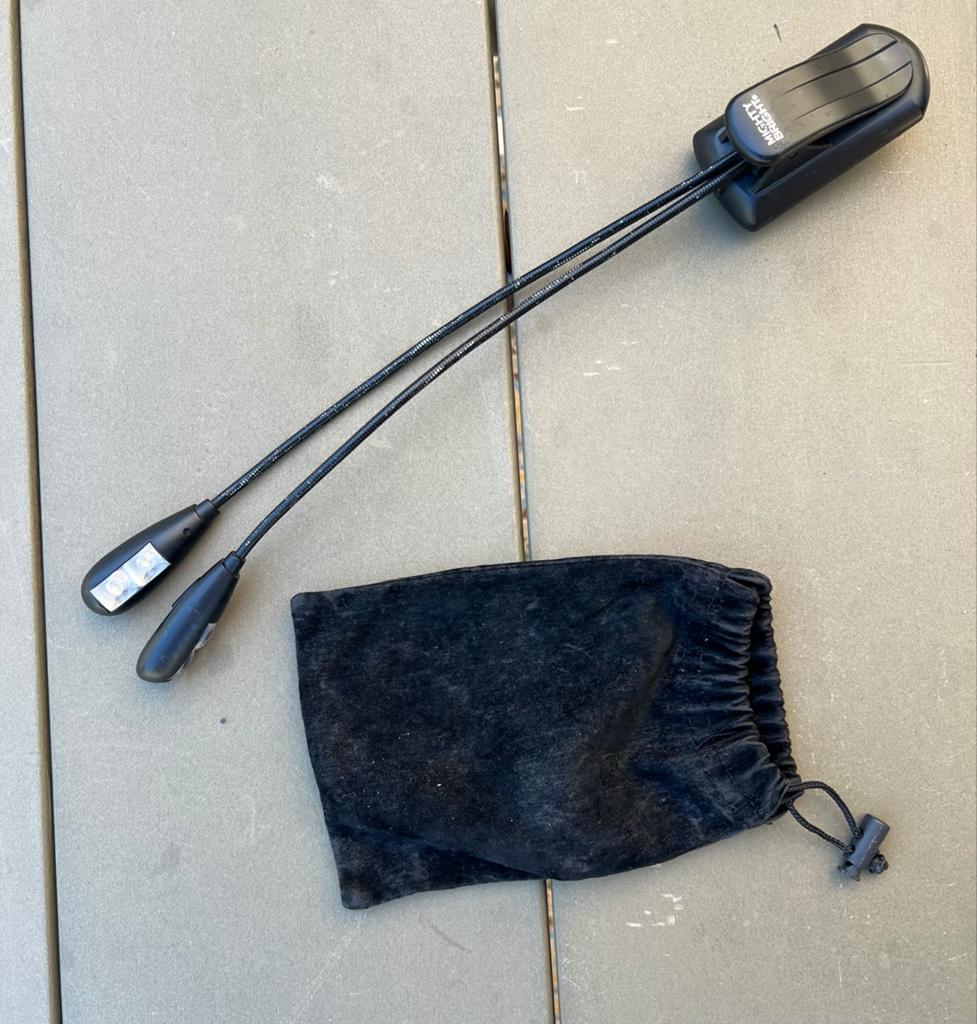 Mighty Bright dubbele LED-leeslamp met clip en hoesje, Ophalen, Zo goed als nieuw