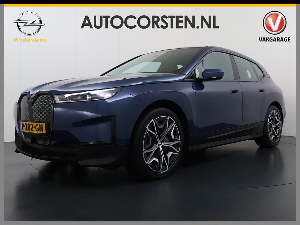 BMW iX xDrive 40 326pk Soh 100% Leder Suite+Massage+Ventilat, Auto's, BMW, Automaat, Gebruikt, Blauw, Vierwielaandrijving