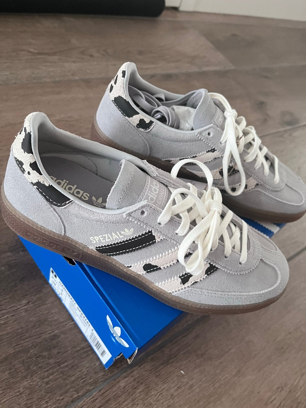 Nieuwe Adidas Spezial sneakers - Maat 38, Ophalen of Verzenden, Nieuw, Grijs, Sneakers of Gympen