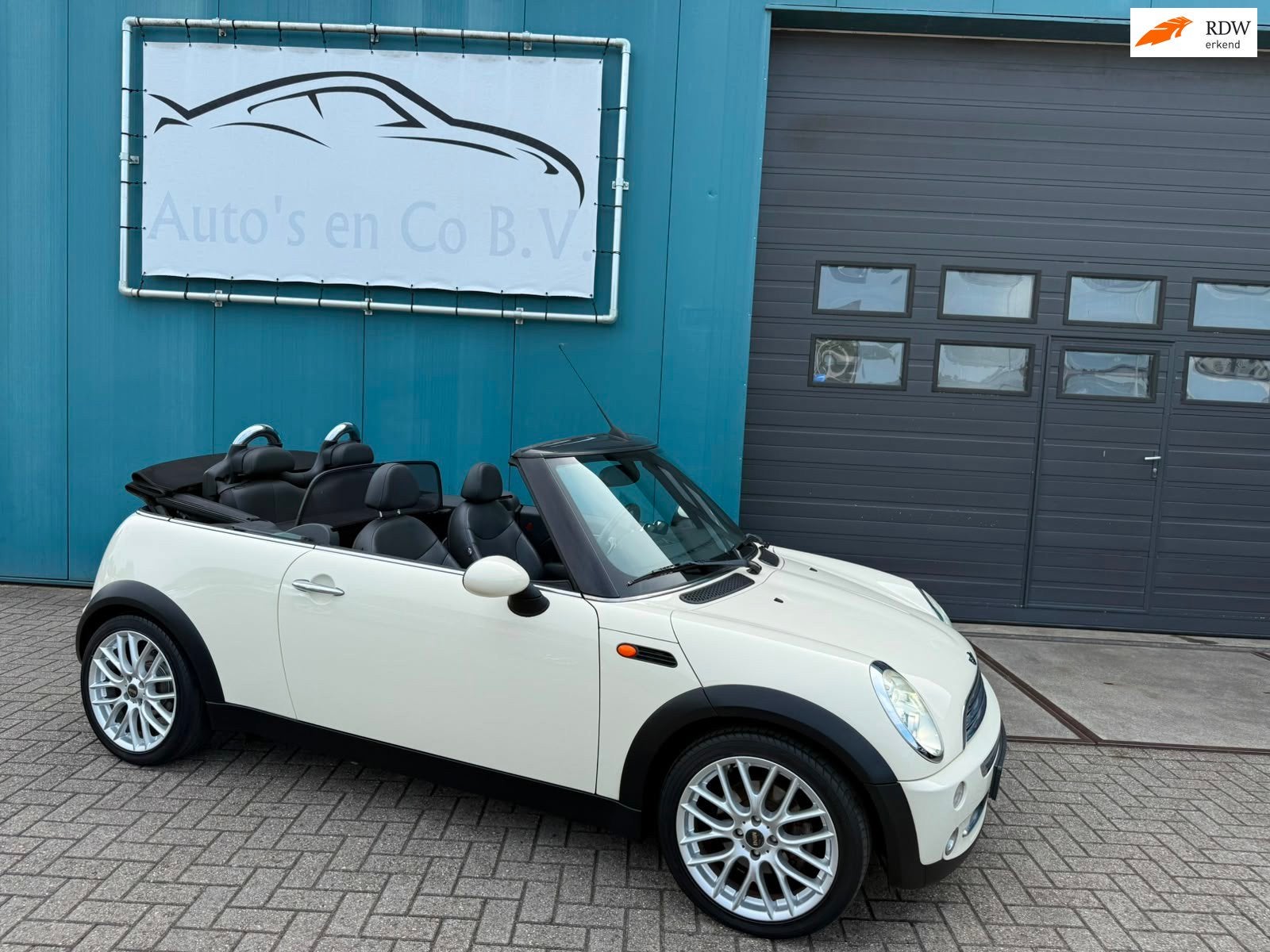 Mini Cabrio 1.6 Cooper Chili Automaat Uniek 79760 km Leder C, Gebruikt, Zwart, 4 stoelen, 116 pk
