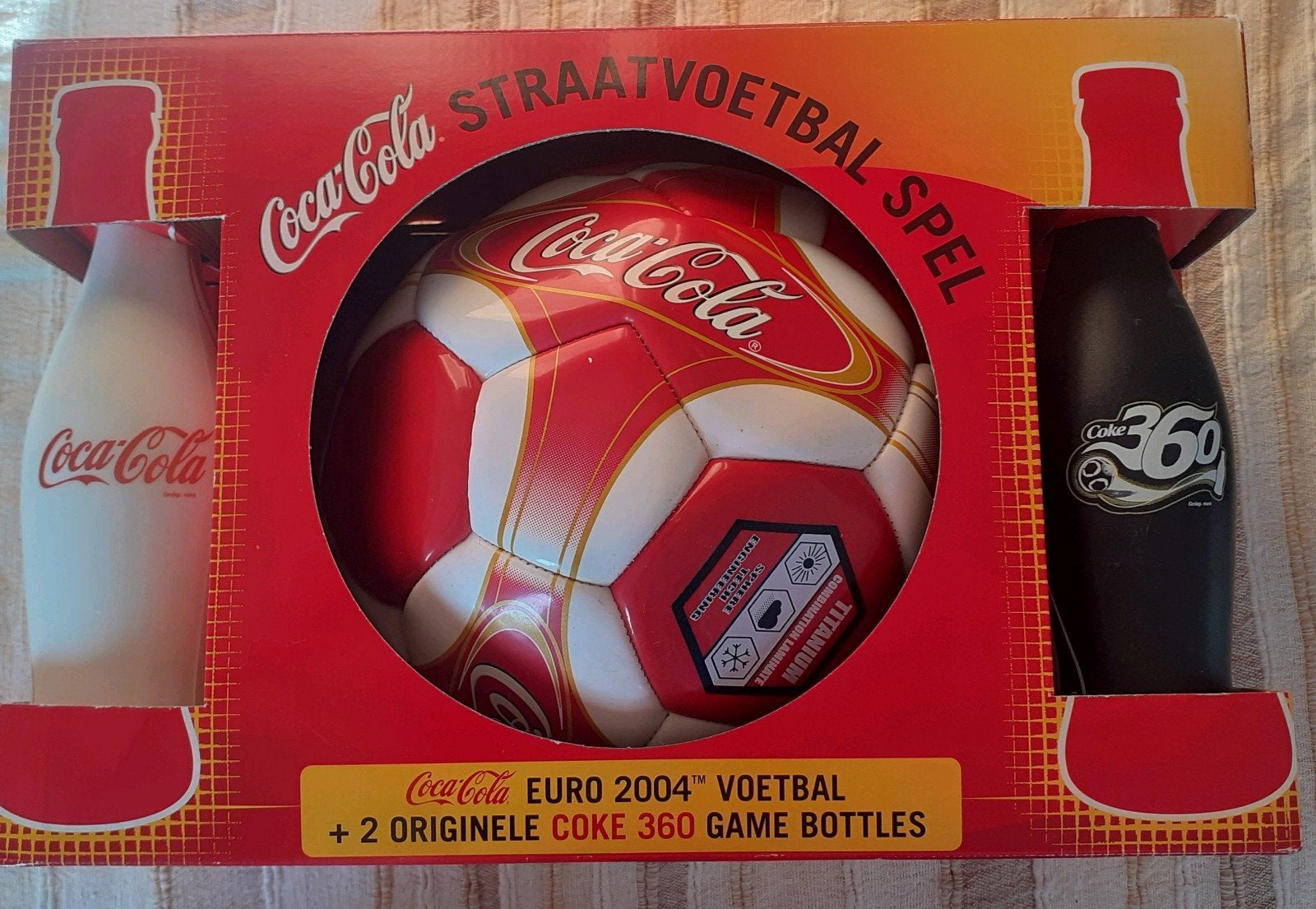 Coca-Cola Euro 2004 Voetbal + 2 Game Bottles, Ophalen of Verzenden, Nieuw, Overige sporten, Spel
