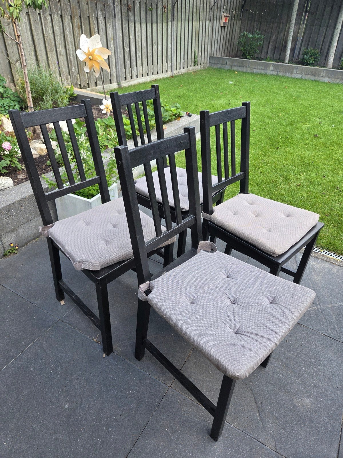 2x Ikea stoel Stefan zwart, GRATIS in ruil voor kratje bier, Ophalen, Gebruikt, Zwart, Vier