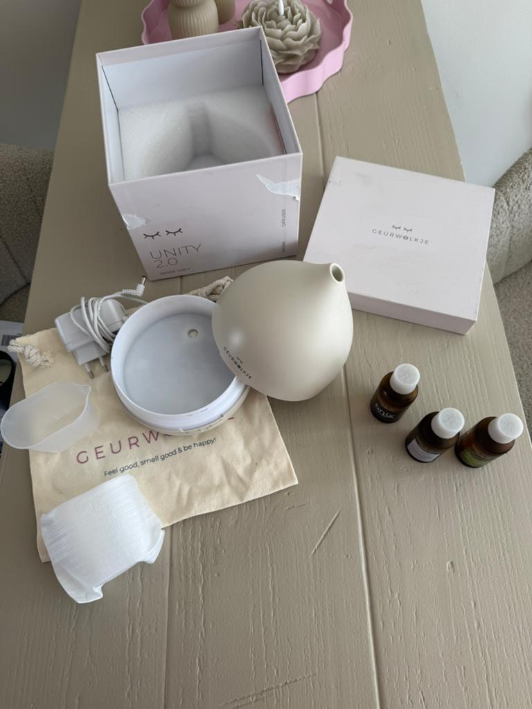 Beige Geurwolkje Aroma Diffuser met 3 geuren, Ophalen of Verzenden, Zo goed als nieuw, Luchtbehandeling-accessoire