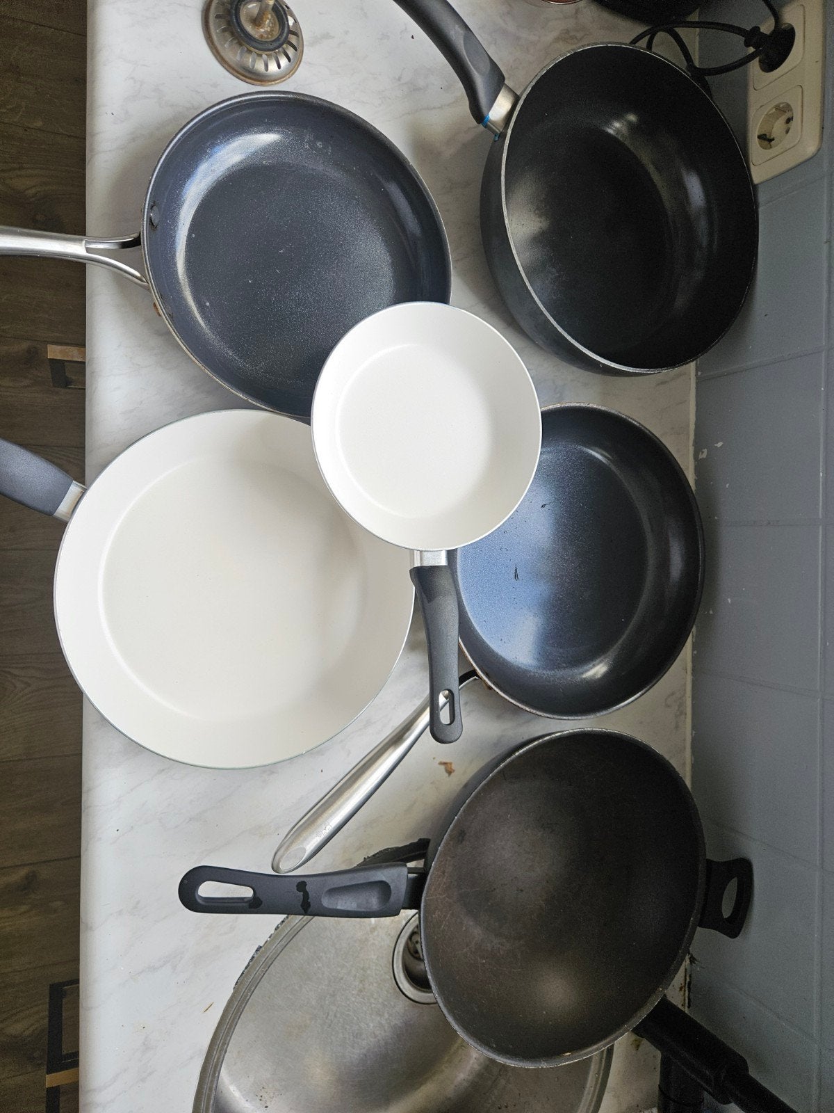 Pannenset - Diverse pannen voor elke keuken, Huis en Inrichting, Ophalen, Overige materialen, Gebruikt, Antiaanbaklaag
