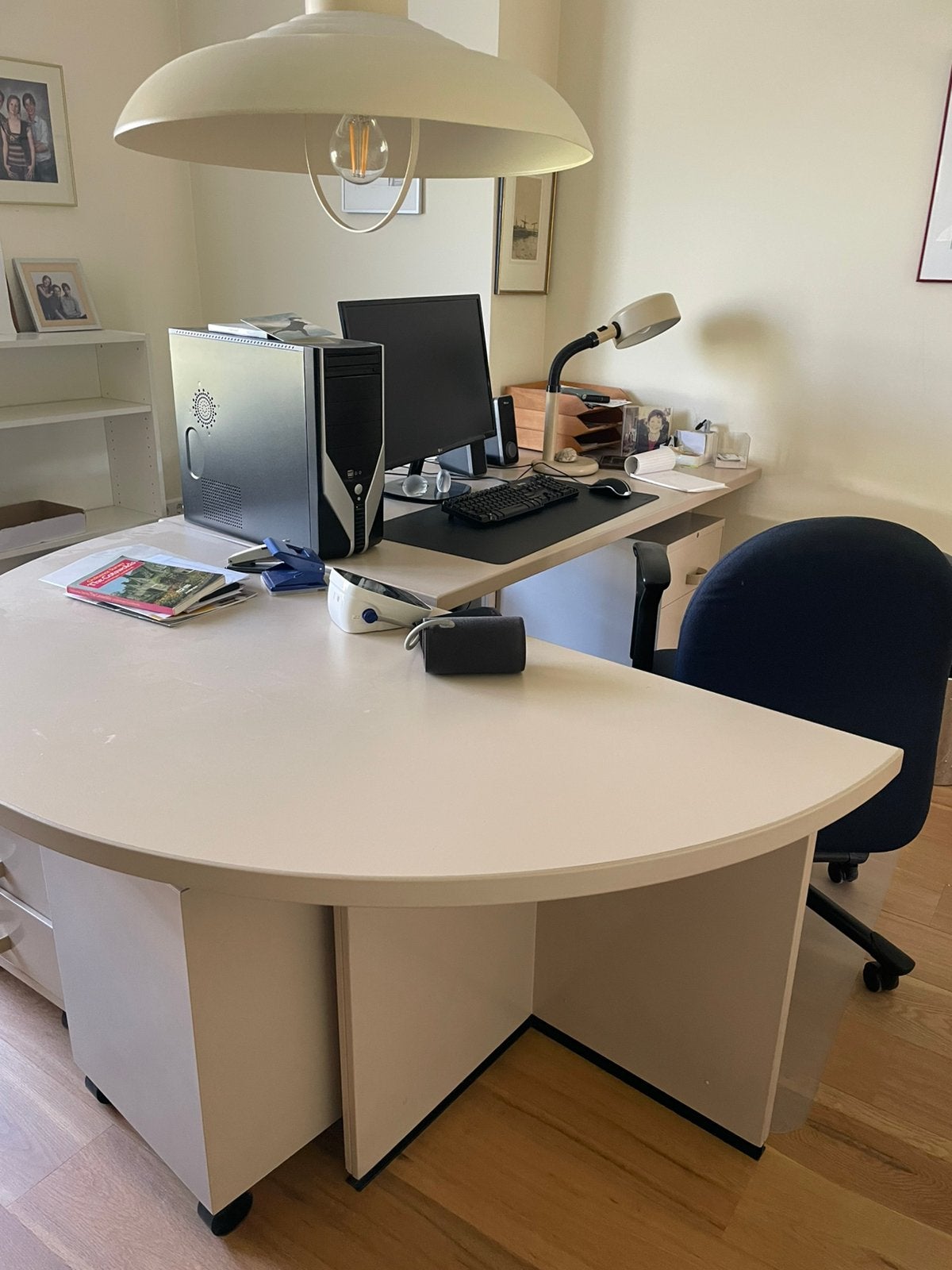 2 Tecno bureaus, design, Huis en Inrichting, Modern, Ophalen, Zo goed als nieuw, Beige