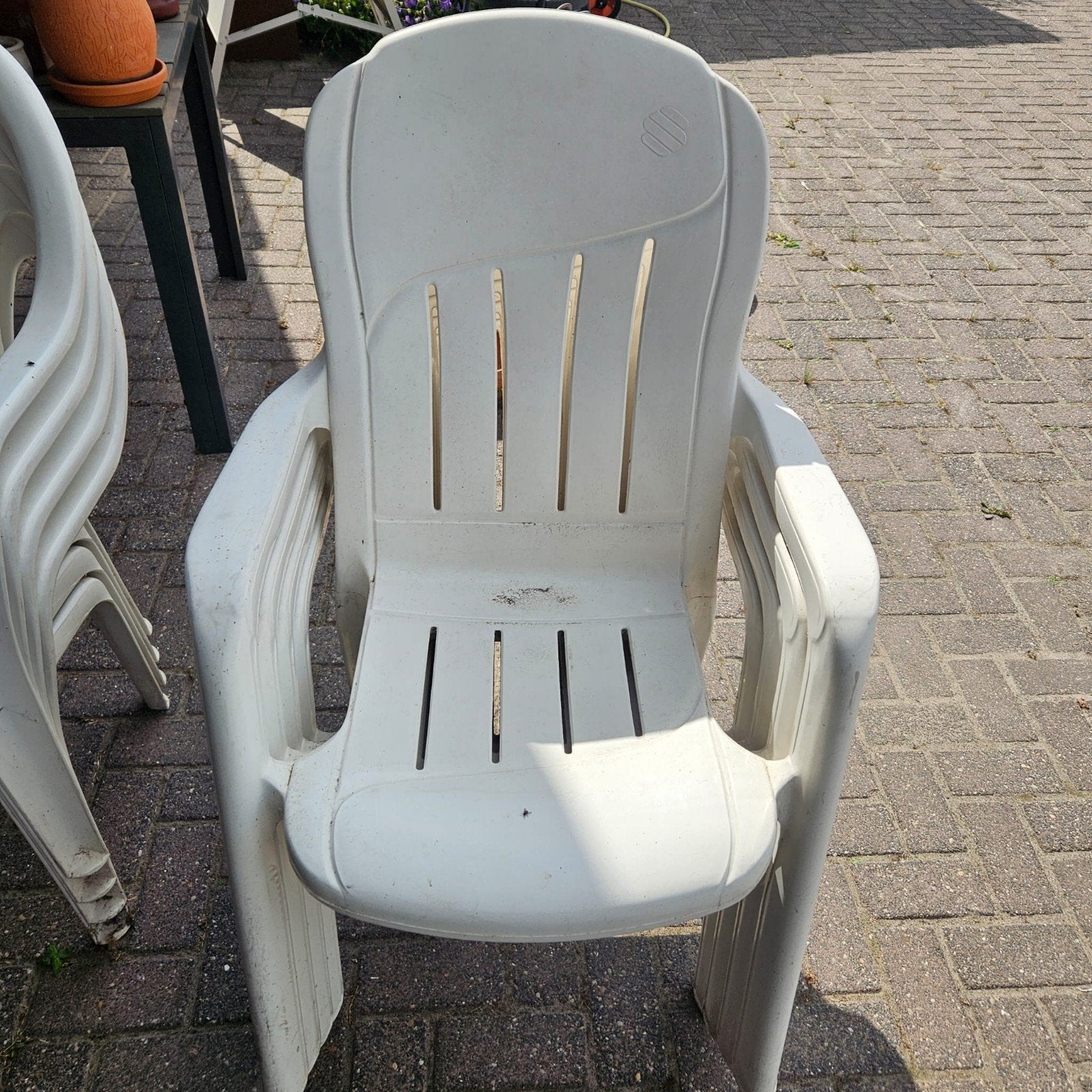 4 stapelbare tuinstoelen van kunststof, Ophalen, Gebruikt, Kunststof, Stapelbaar