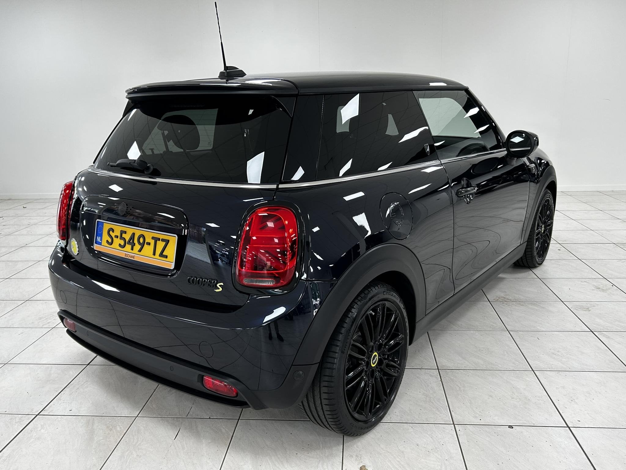 MINI Electric Yours 33 kWh LEDER | PARKEERSENSOREN ACHTER |, Auto's, Mini, Mini Electric, 184 pk, Geïmporteerd, Te koop