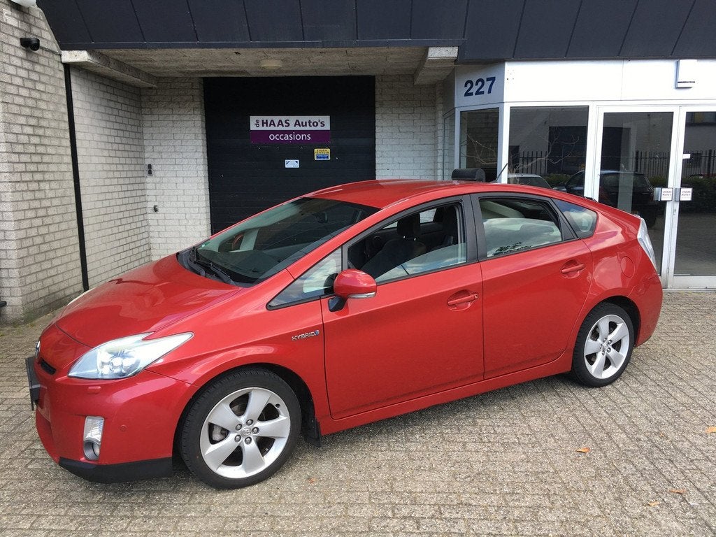 Toyota Prius 1.8 Dynamic / NAVI / CAMERA / ALU VELGEN / NWE, Auto's, Toyota, Gebruikt, 4 cilinders, Origineel Nederlands, Bedrijf