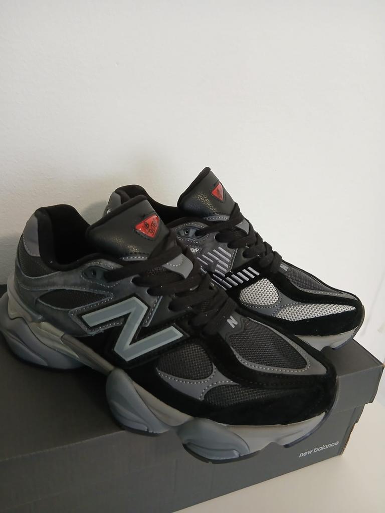 New Balance 9060 Sneakers Zwart/Grijs, Ophalen of Verzenden, Zo goed als nieuw