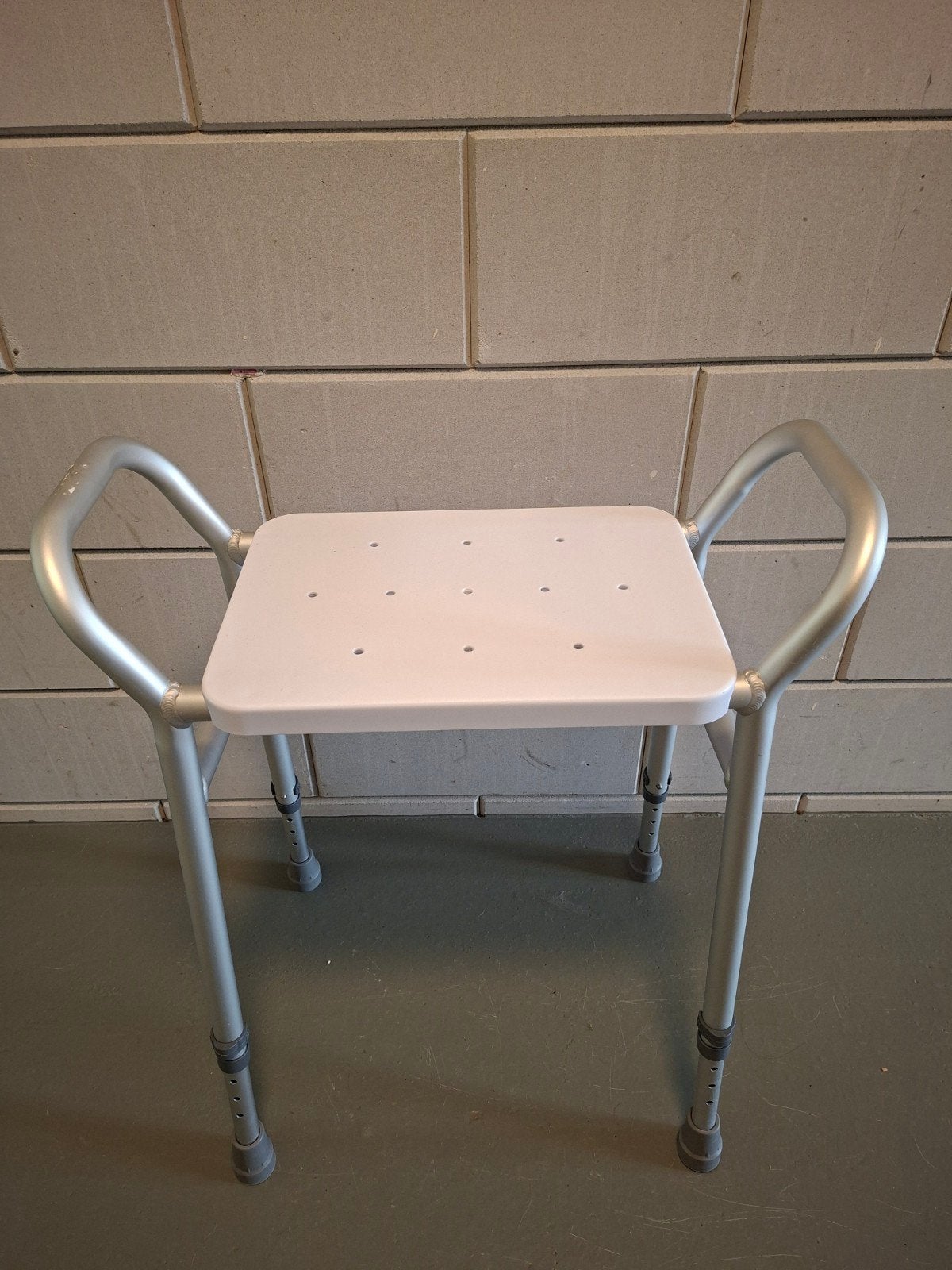 Te koop: Douchekruk met Armleuningen (Nieuwstaat), Diversen, Ophalen of Verzenden, Nieuw