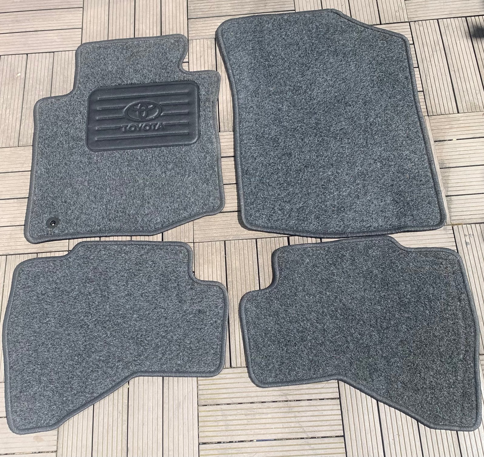 Nieuwe Orginele Mattenset Toyota Aygo vanaf bouwjaar 2005-15, Ophalen, Nieuw