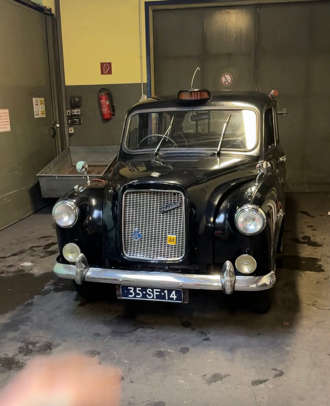 2x Oldtimer // Austin FX4 // London Taxi, Auto's, Oldtimers, Ophalen