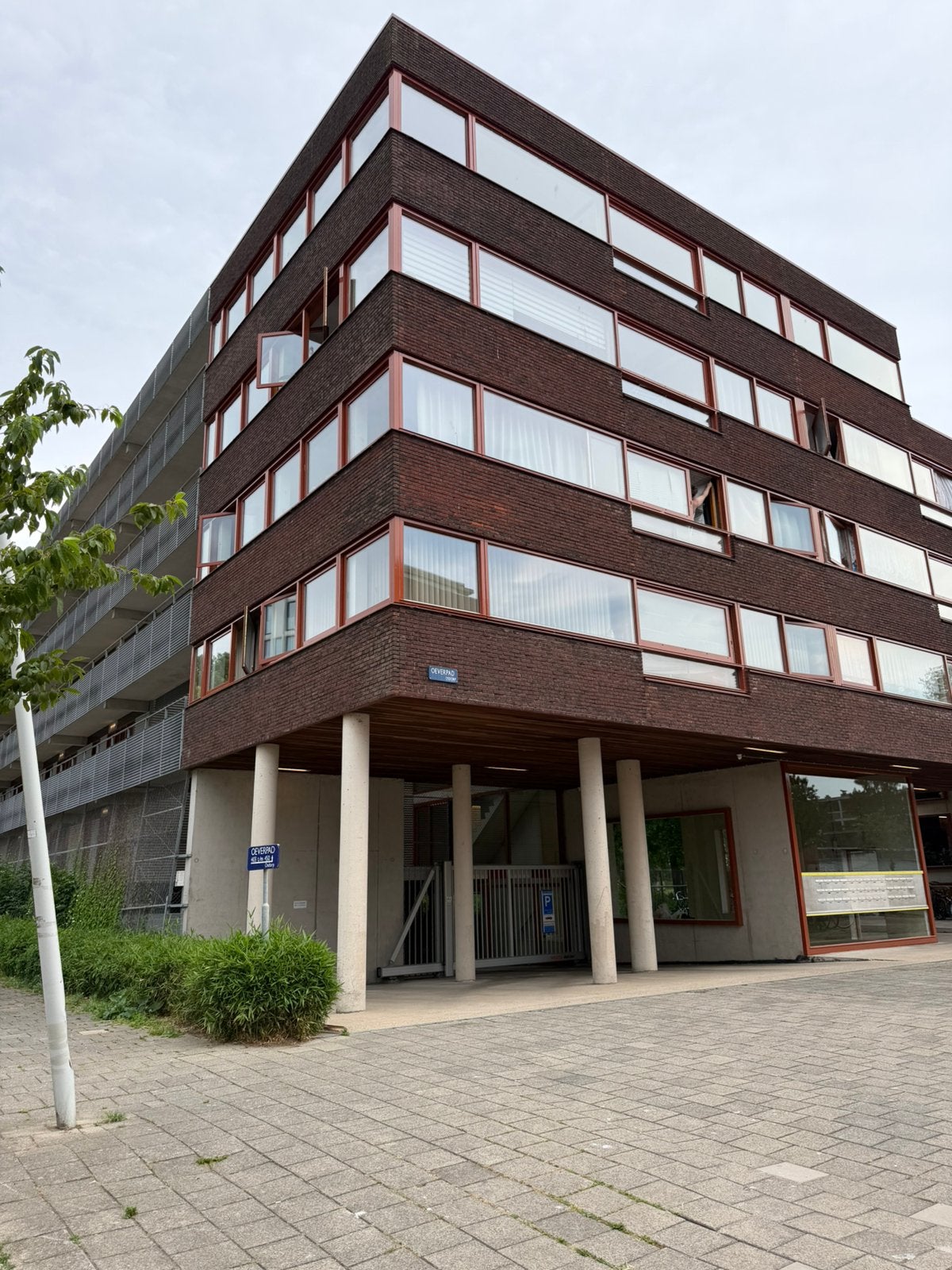 Parkeerbox te huur in Parkeergarage Amsterdam, Huizen en Kamers, Garages en Parkeerplaatsen, Amsterdam