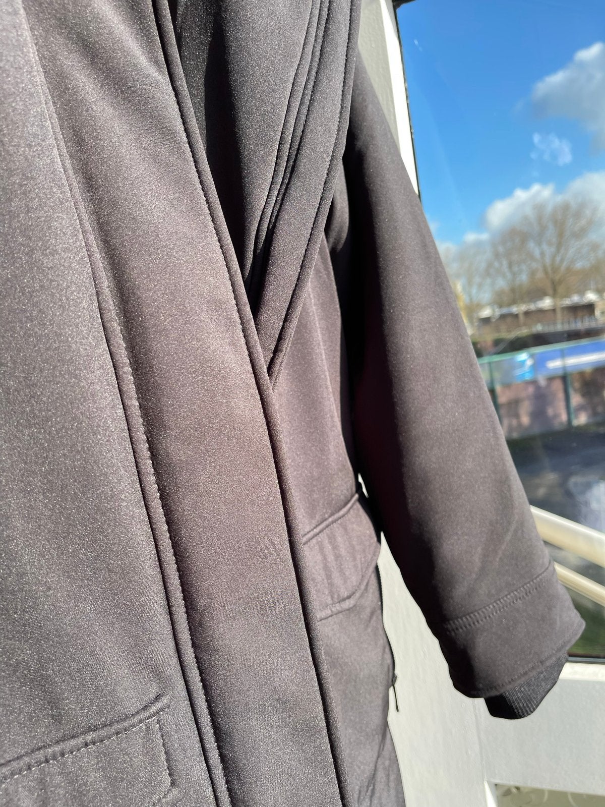 ONLY lange zwarte winterjas met capuchon en bont, Ophalen of Verzenden, Zo goed als nieuw, Maat 42/44 (L), Zwart