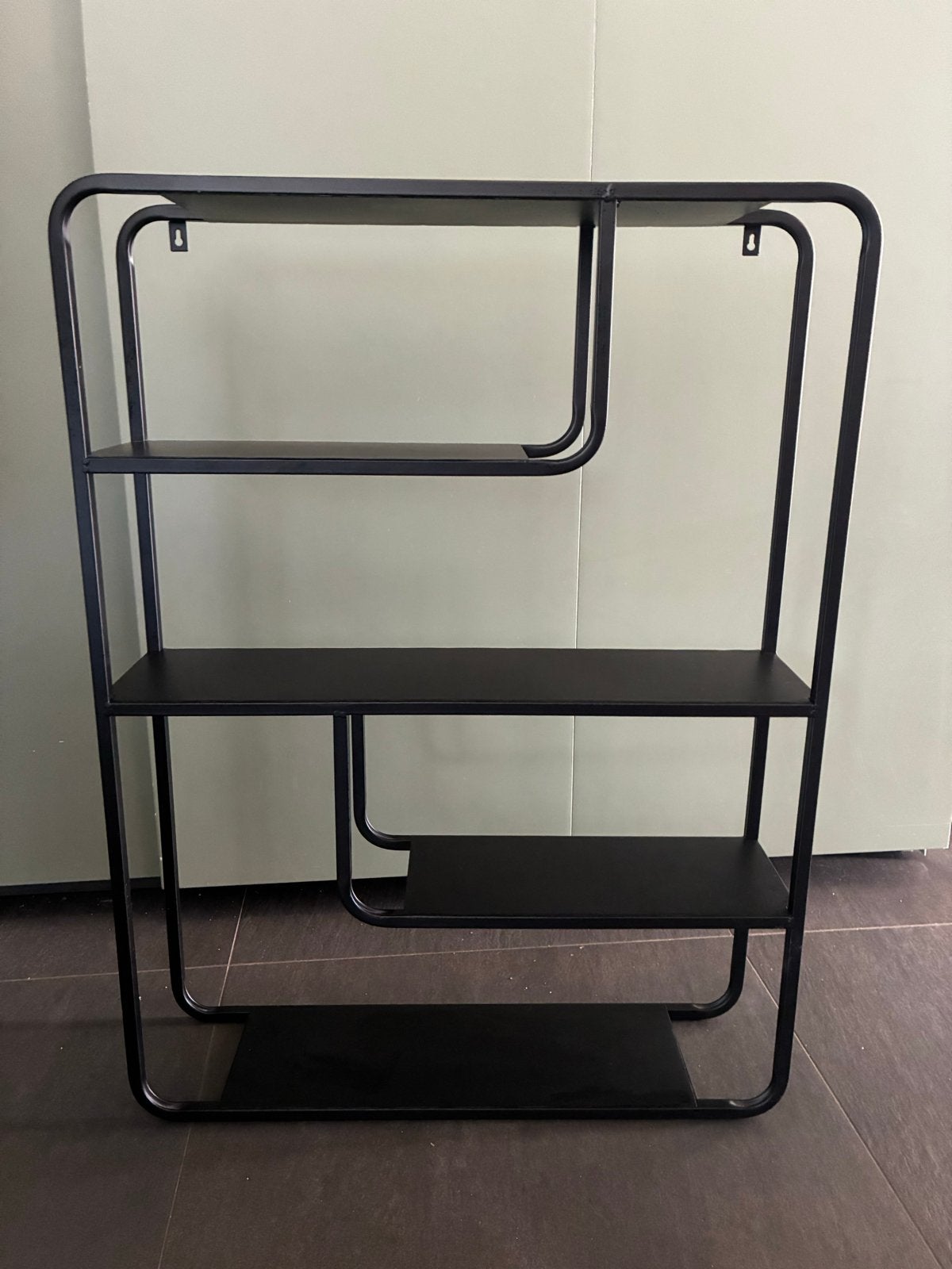 Zwart metalen wandrek met 4 planken, Ophalen, Zo goed als nieuw