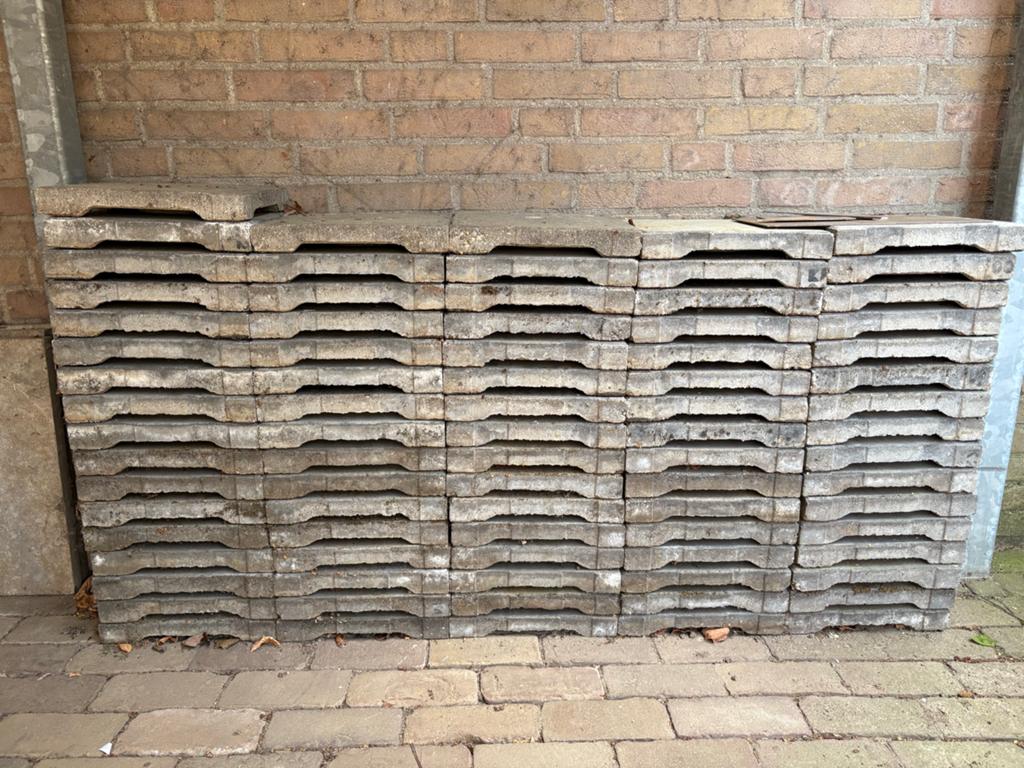 Nog 25 drainage betontegels 30x30x4,5, Tuin en Terras, Tegels en Klinkers, Gebruikt, Terrastegels, Beton, 5 tot 10 m², Ophalen