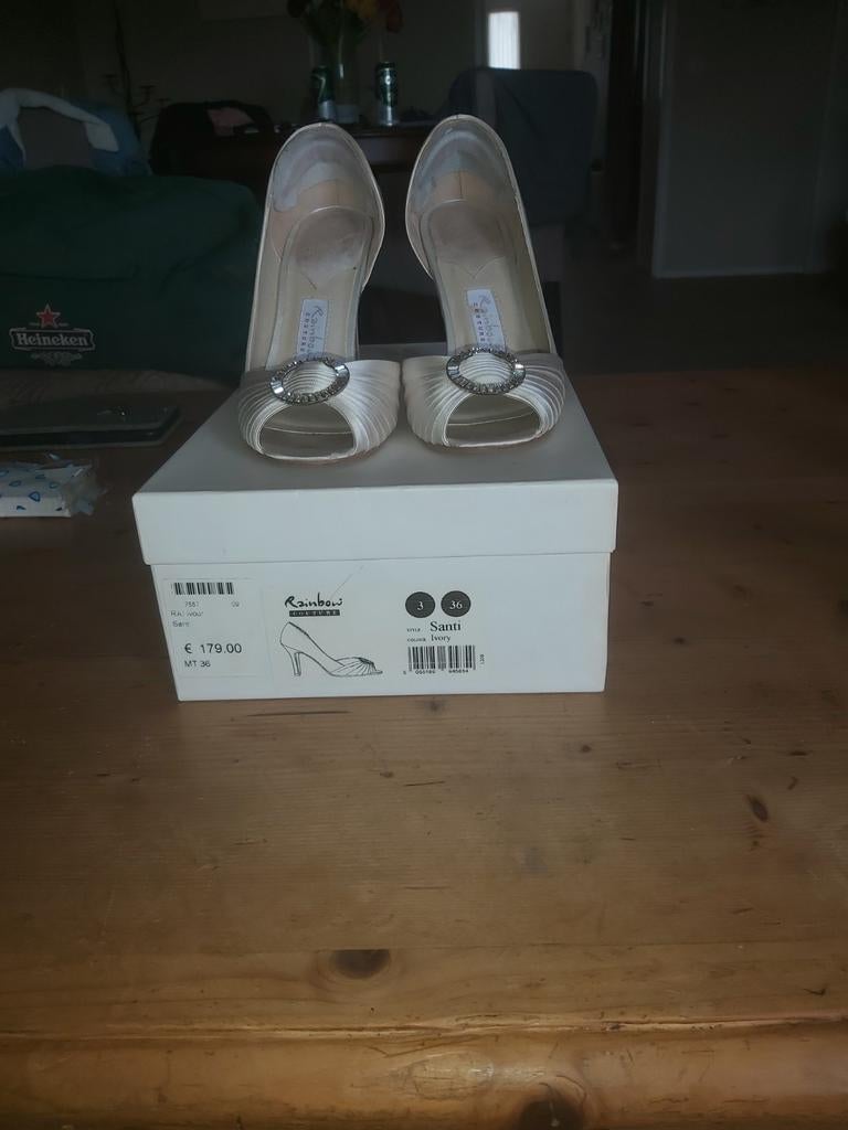 Rainbow Club Santi Pumps - Maat 36 - Ivoor, Kleding | Dames, Schoenen, Pumps, Overige kleuren, Ophalen of Verzenden, Zo goed als nieuw