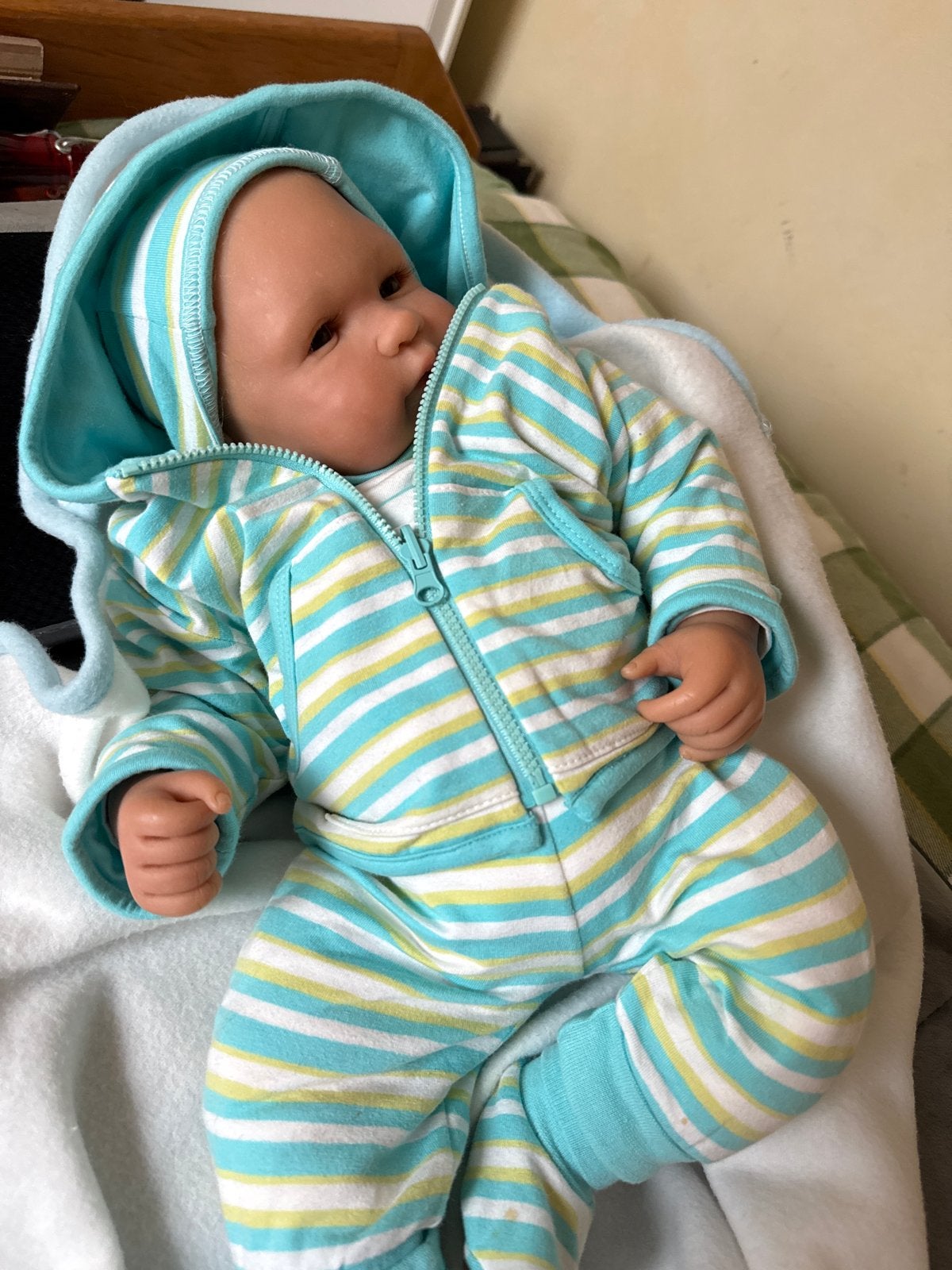 Reborn babypop Graddie 2003 in gestreept pakje, Kinderen en Baby's, Speelgoed | Poppen, Ophalen of Verzenden, Gebruikt, Babypop