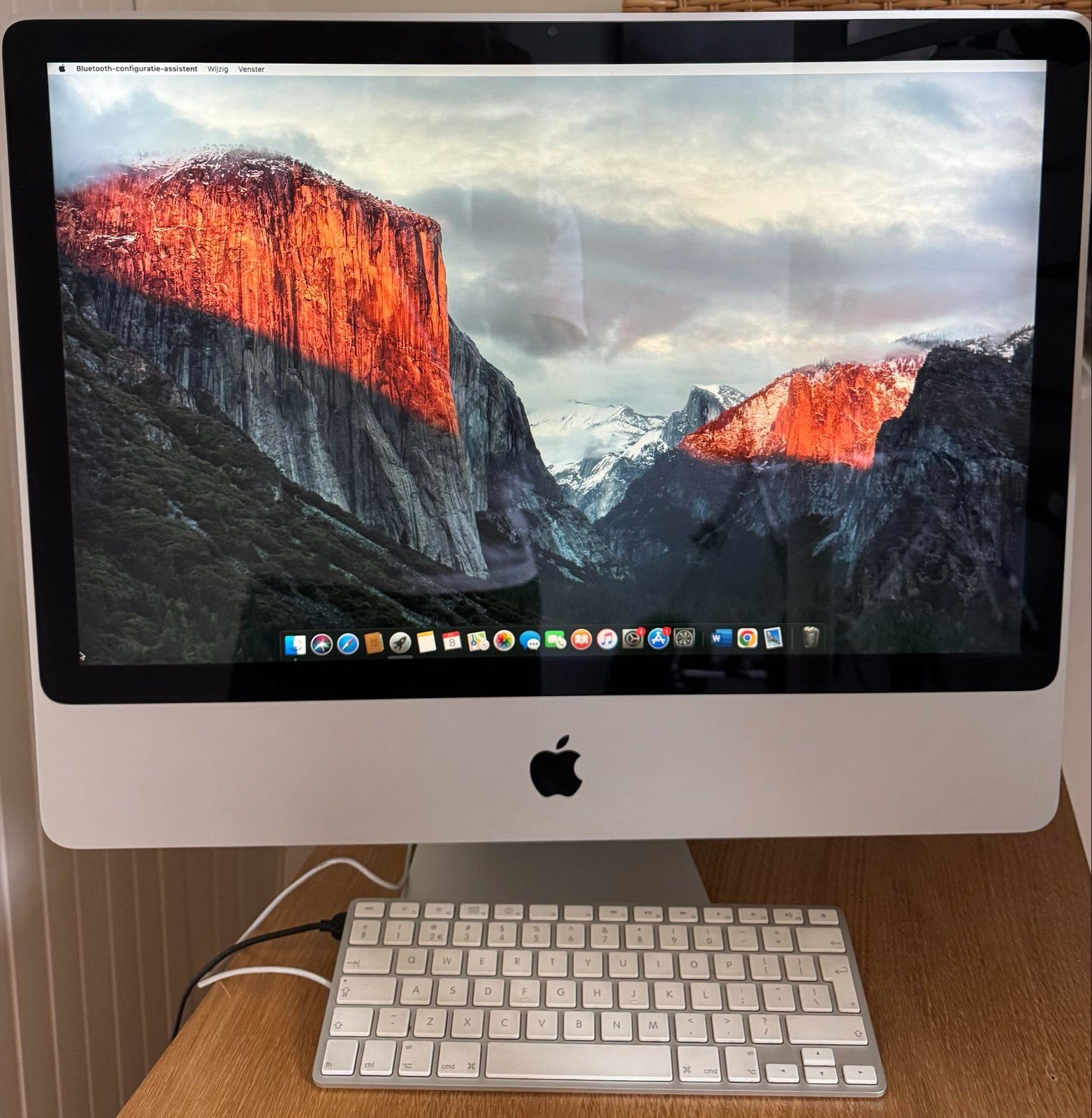 iMac 24-inch (Early 2009) met 500GB SSD, Computers en Software, Apple Desktops, Gebruikt, 2 tot 3 Ghz, SSD, IMac
