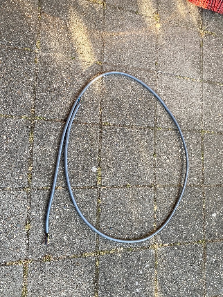 VMVK Kabel restant , 5 aderig ; 2,85 meter, Doe-het-zelf en Verbouw, Elektra en Kabels, Ophalen of Verzenden, Zo goed als nieuw