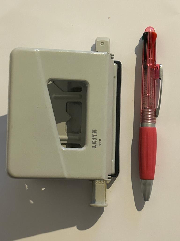 Leitz 5038 perforator, Diversen, Schrijfwaren, Ophalen, Zo goed als nieuw
